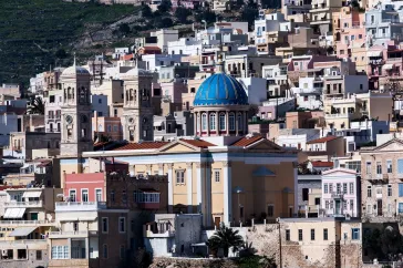 Τα νεοκλασικά της Σύρου εκπέμπουν ακόμη SOS