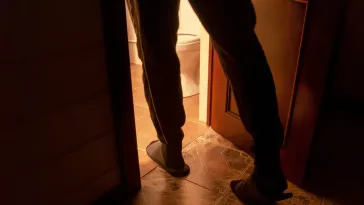 Πόσες φορές ξυπνάτε μέσα στη νύχτα για τουαλέτα; Πότε χρειάζεται προσοχή σύμφωνα με τους ειδικούς