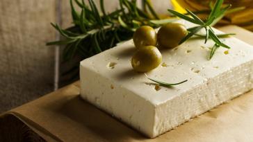Φέτα: Προς τα 16 ευρώ το κιλό – Τι συμβαινει με ελαιόλαδο και γιαούρτι