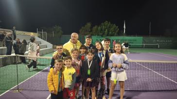 Σαντορίνη: Με επιτυχία ολοκληρώθηκε το Cyclades Tennis Tour με τη συμμετοχή τεσσάρων νησιών