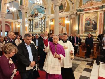 Live: H τελετή ενθρόνισης του νέου καθολικού επισκόπου 