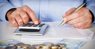 Τι αλλάζει με τη ρύθμιση των 120 δόσεων: «Κλειδί» η οφειλή να είναι πάνω από 3.600 ευρώ, δείτε παραδείγματα