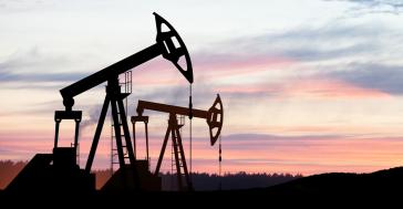 Πετρέλαιο: Στα 106 δολάρια έφτασε το Brent μετά τις επιθέσεις στη Σαουδική Αραβία και στο Ορμούζ