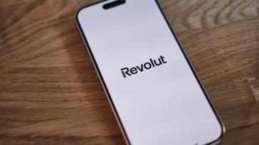Έπεσε η Revolut: Προβλήματα παγκοσμίως στην πρόσβαση στους λογαριασμούς