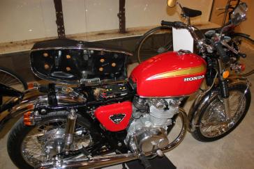 Αφιέρωμα σε Honda CB 450 και Volvo Amazon