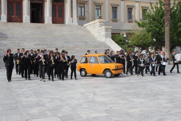 Με φόντο την πρωτεύουσα των Κυκλάδων