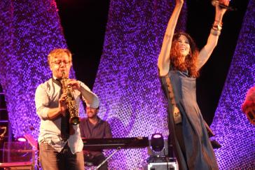 Πήρε αγκαλιά το συριανό κοινό της και αποθεώθηκε