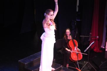 Η «Γυναίκα Τριαντάφυλλο» άνθισε στις καρδιές των Συριανών