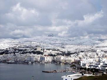 Αποκλεισμένα οκτώ χωριά στην Τήνο 