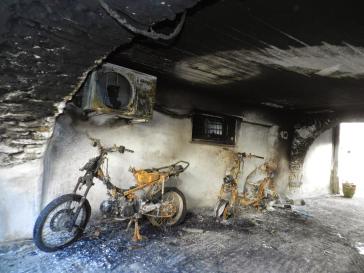 Φωτιά στο γεφυράκι "Μαντώ Μαυρογένους" και καταστροφή δύο μηχανών 