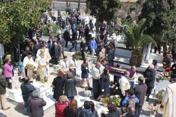 Κλίμα συγκίνησης στην περιφορά του Επιταφίου στο Κοιμητήριο του Αγίου Γεωργίου