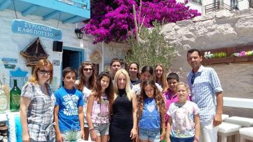 Μήνυμα ελπίδας και γνώσης από τους μικρούς εθελοντές ξεναγούς στην Άνω Σύρο 