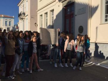 Φθάνουν... καθηγητές στο Εμπειρίκειο Γυμνάσιο 