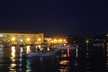 Η "Σύμπλευση" προσέγγισε το λιμάνι της Σύρου 