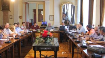 Εν κρυπτώ έως και το παρά πέντε... 