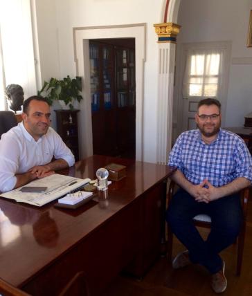 Στον Δήμαρχο Μυκόνου 