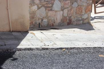 Ένα... με το πεζοδρόμιο 