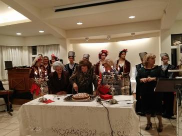 Με “σημαία” τους την παράδοση υποδέχθηκαν το 2017