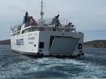 Επιστρέφει στη Σύρο το Aqua Spirit λόγω καιρού 