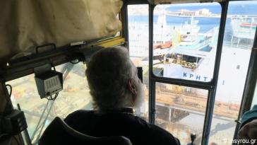 O κκ. Δωρόθεος Β΄ στους γερανούς του Νεωρίου