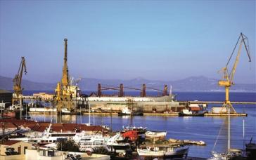 Τρεις επενδυτές «φλερτάρουν» με τα ναυπηγεία στο Νεώριο Σύρου