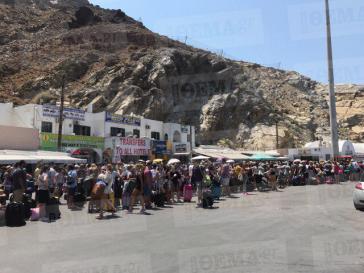 Σαντορίνη: Κακόγουστη φάρσα για βόμβα σε πλοίο ταλαιπώρησε επισκέπτες