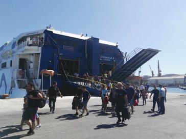 Φιλοξενία 75 Ιρακινών προσφύγων στη Σύρο 