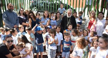 Χαρούμενες φωνούλες “σήμαναν” το νέο έτος 