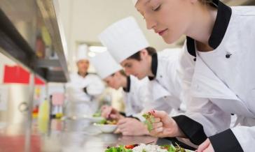 Ξεκινά η φοίτηση 1.323 σπουδαστών στα Δημόσια ΙΕΚ Τουρισμού