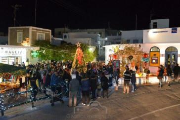 Άναμμα χριστουγεννιάτικου δέντρου στη Σίφνο
