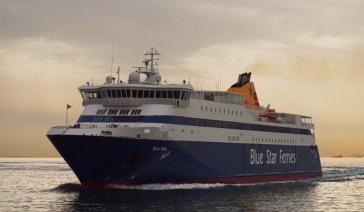 Αγνοείται επιβάτης του Blue Star Naxos που έπεσε στη θάλασσα 