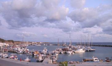 Επίσπευση διαδικασιών για τη μαρίνα στον Μονόλιθο Θήρας 