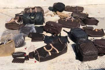 Συλλήψεις για προϊόντα παραεμπορίου στη Μύκονο