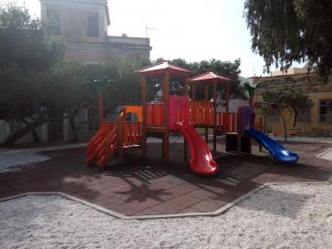 Κλειστή η παιδική χαρά όπισθεν Ι.Ν. Κοίμησης 