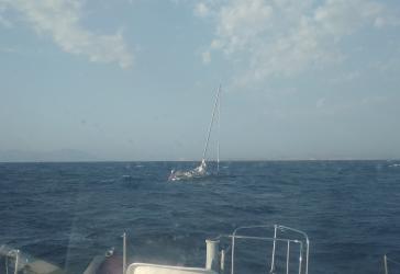 Ακυβερνησία σκάφους στη Σύρο