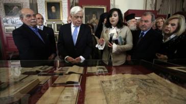 Ο κκ. Δωρόθεος Β΄ στα εγκαίνια της έκθεσης "Ρήγας κι Επανάσταση"