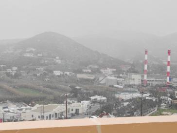 Τις πρώτες νιφάδες στη Σύρο έφερε ο "Τηλεμαχος"