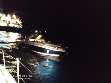 Ακυβέρνητο ταχύπλοο σκάφος δυτικά της Σερίφου