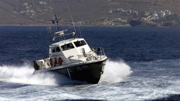 Αποβίβαση τραυματία από σκάφος στη Μήλο