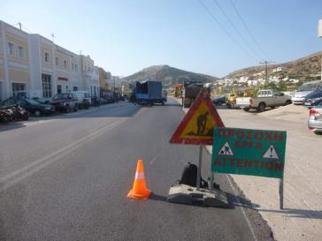 Συνεχίζονται οι εργασίες στο οδικό δίκτυο της Σύρου