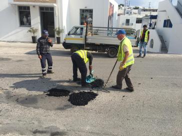 Εργασίες καθαρισμού κι ευπρεπισμού στη Νάουσα της Πάρου 