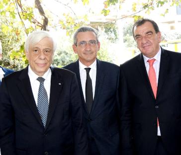 Ο Χατζημάρκος στην τελετή αναγόρευσης του ΠτΔ σε Επίτιμο Δημότη Θήρας 