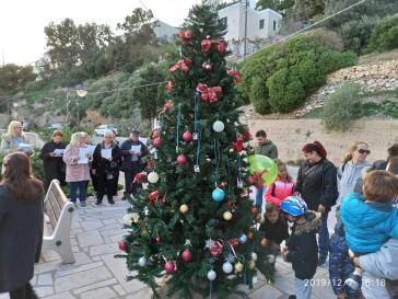  Η Βάρη “φόρεσε” τα χριστουγεννιάτικά της 