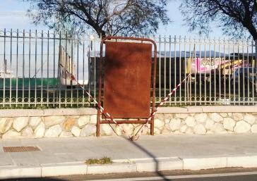 Βελτιώνονται... οι πίνακες ανακοινώσεων στην Ερμούπολη 