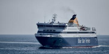 "Δεμένο" στη Λήμνο το Blue Star Mykonos λόγω πιθανού κρούσματος κορωνοϊού