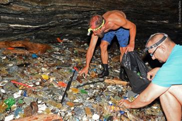 Καθαρισμοί θαλάσσιων σπηλιών στις Βόρειες Κυκλάδες