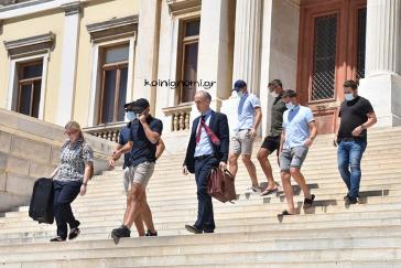 Ελεύθερος αφέθηκε ο Χάρι Μαγκουάιρ για την επίθεση σε Αστυνομικούς 