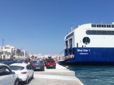Αναχώρηση 2.000 επισκεπτών από Σύρο για Πειραιά 