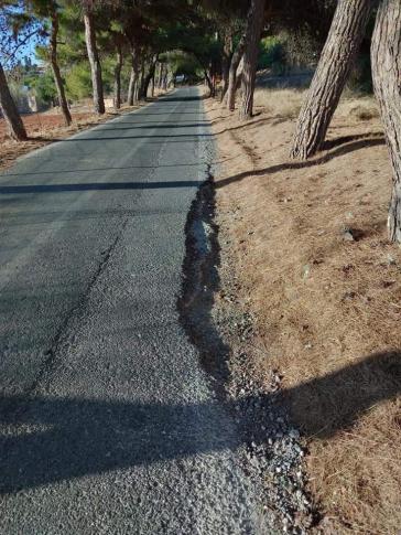 Επικίνδυνες λακκούβες στον παλιό δρόμο Βάρης 