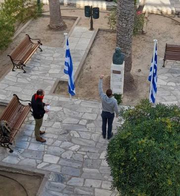 Κατάθεση στεφάνου στο μνημείο Σπύρου Μουστακλή από την ΚΝΕ στη Σύρο